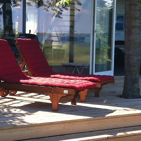 Glashaus Direkt Am Mueritzufer